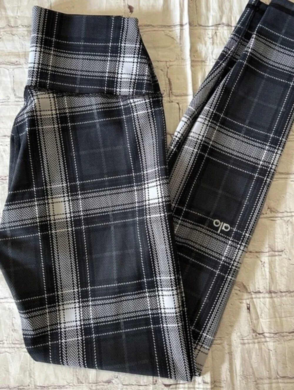 ALO Yoga High-Waist Vapor Legacy Plaid leggings Size M Full Length